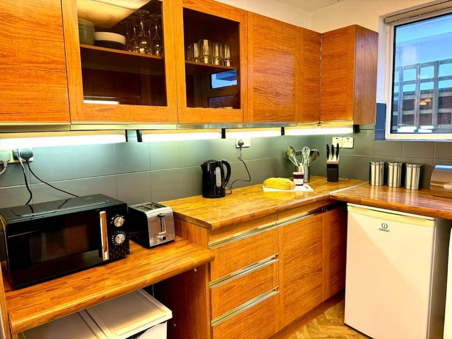 Spectacular Seaview - House - 2br - Sleeps 6 * Bornemouth